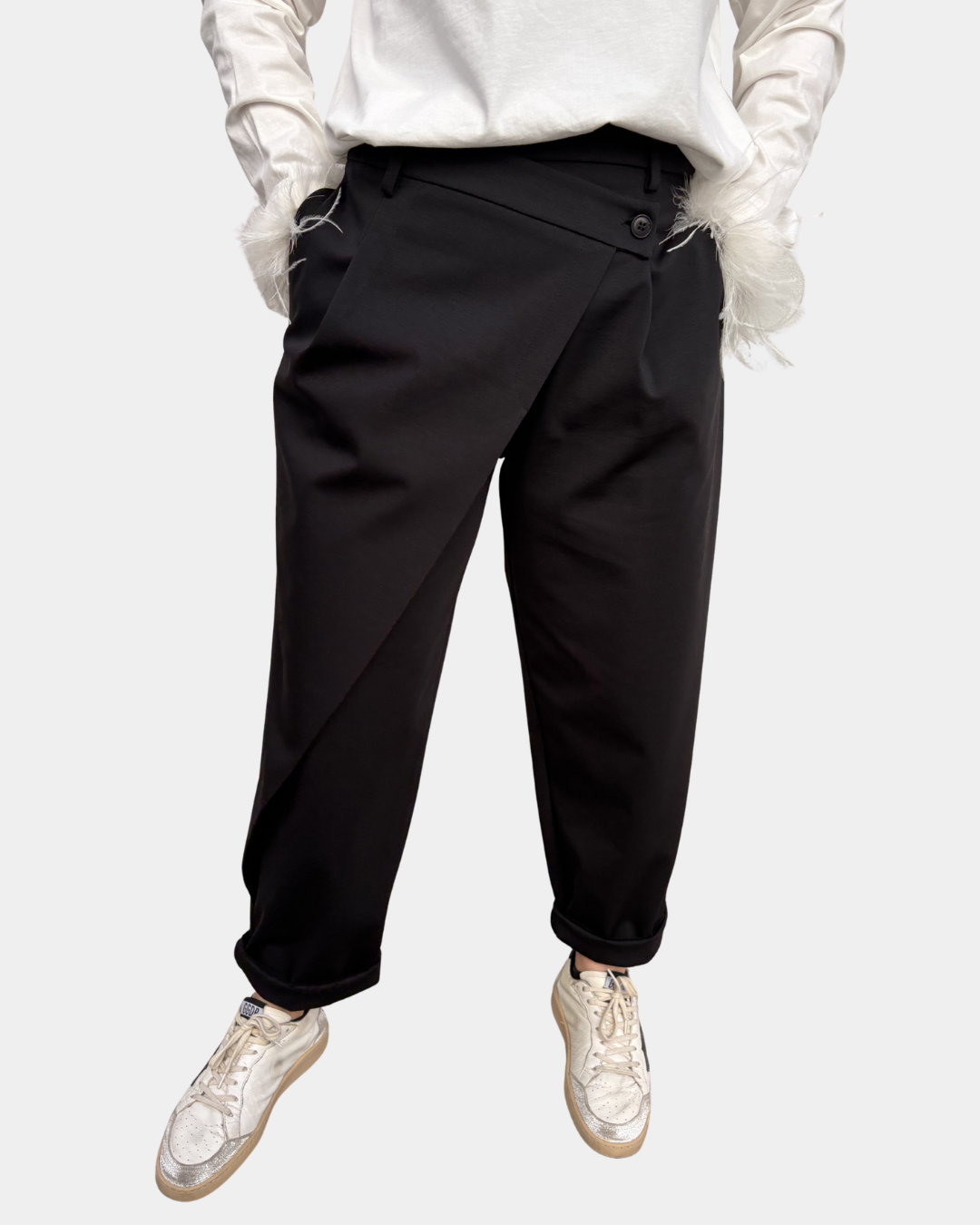 Pantalone taglio asimmetrico