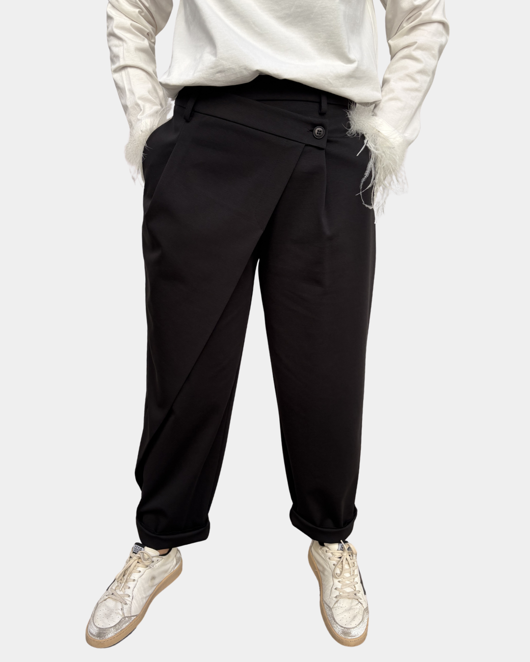 Pantalone taglio asimmetrico