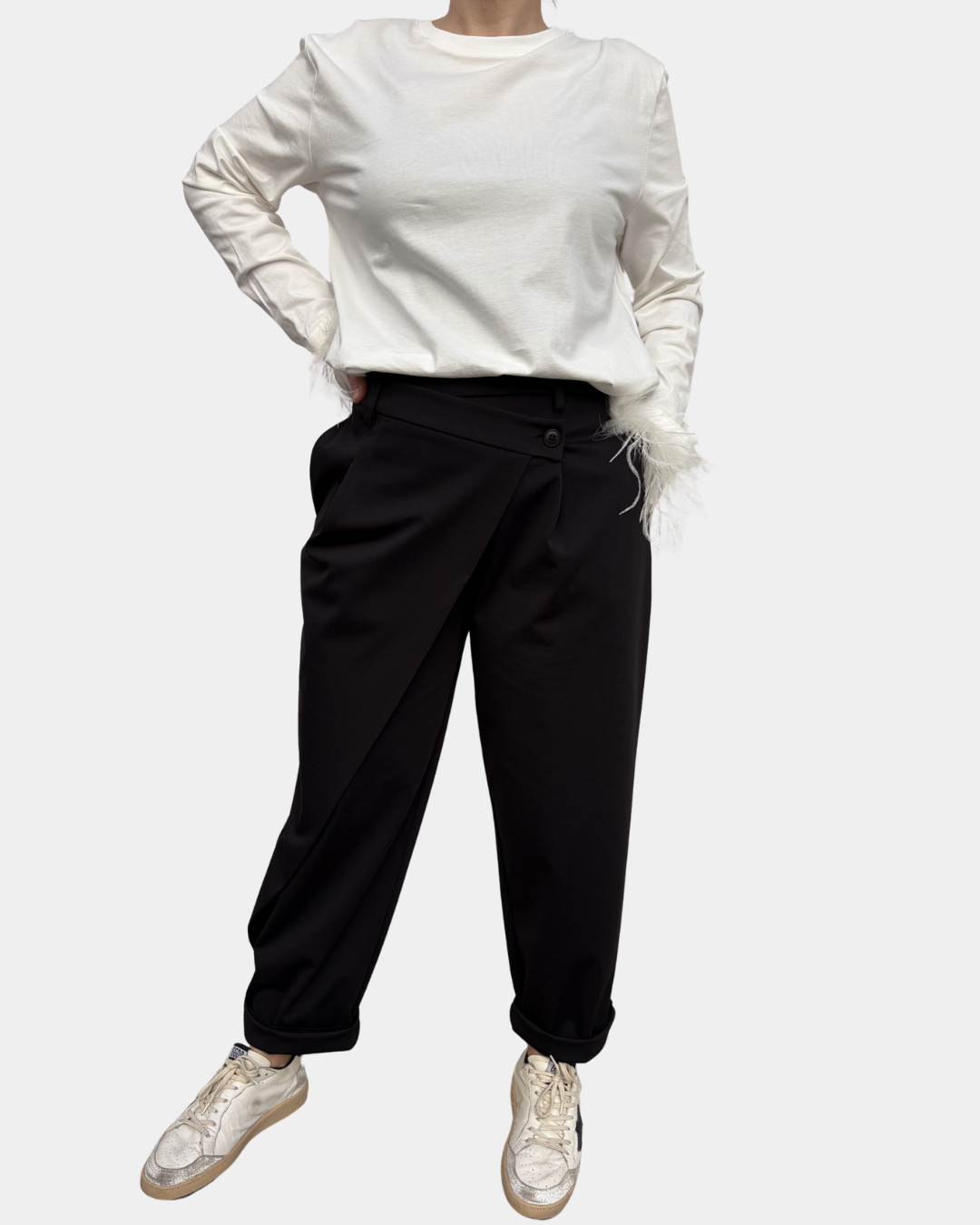Pantalone taglio asimmetrico