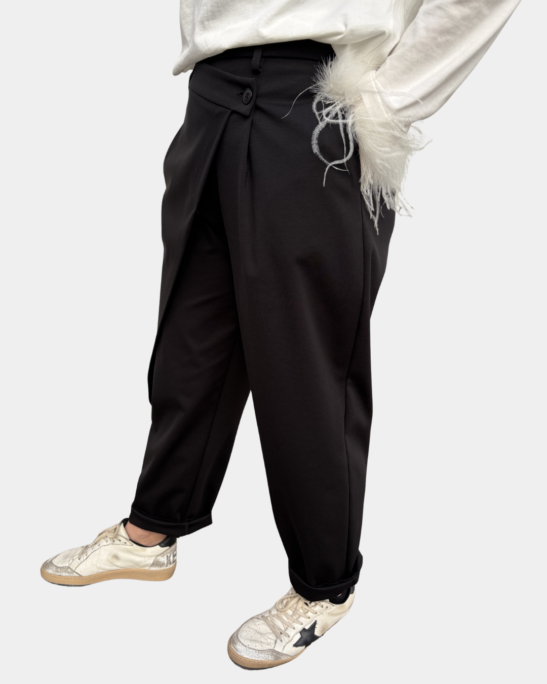 Pantalone taglio asimmetrico