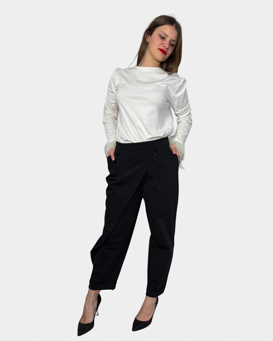 Pantalone taglio asimmetrico